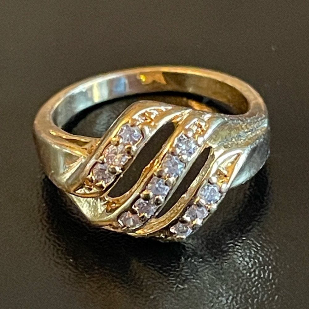 Exquisite Austrian crystal 18k gold plated ring